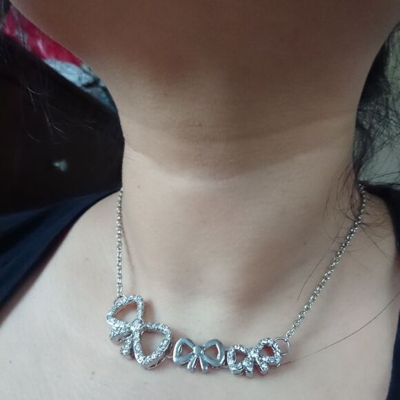 Sweet bow necklace - Picture 3 of 3